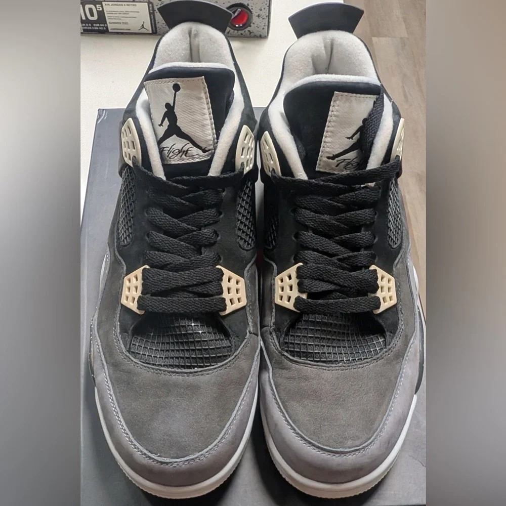 Air Jordan 4 Retro Size 10.5 Cool Grey